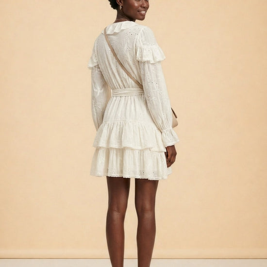 model_over_shoulder