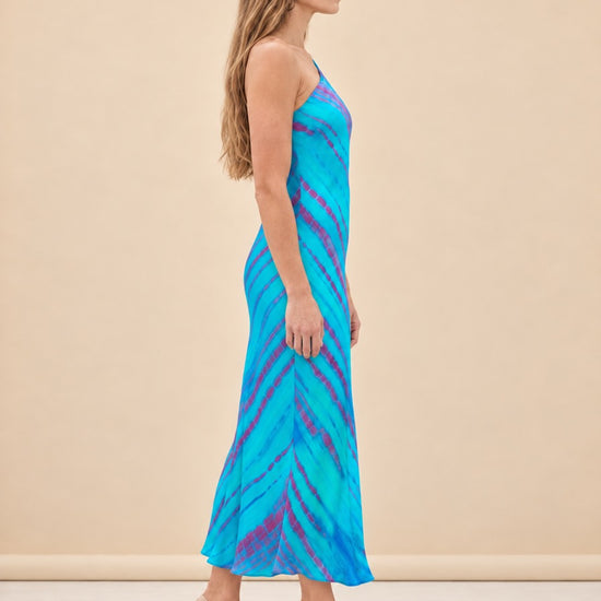 Doutzen - Tie Dye Blue model_side