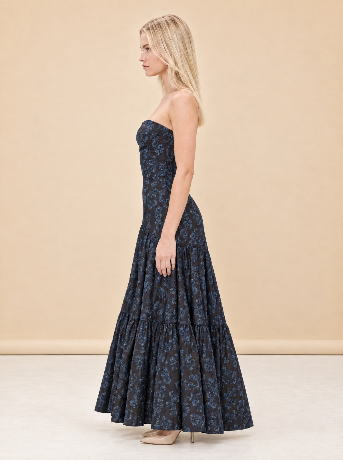 Iris Maxi Dress model_side
