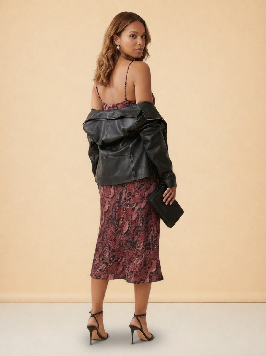 model_over_shoulder