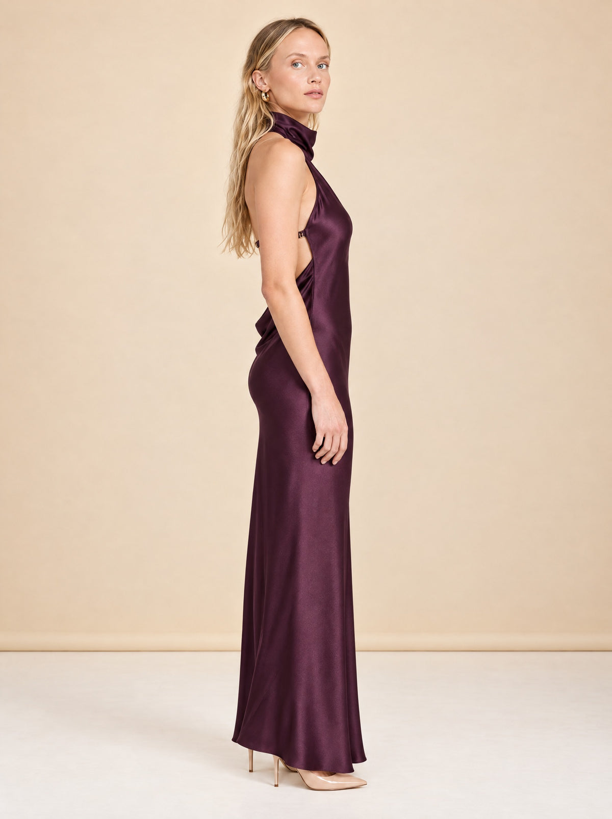 Santana Gown model_side